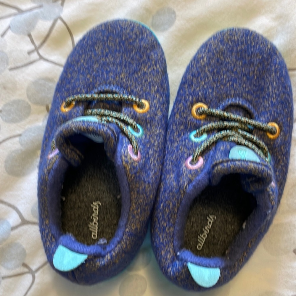 Toddler 10 allbirds. EUC. Blue and wool, warm for winter.